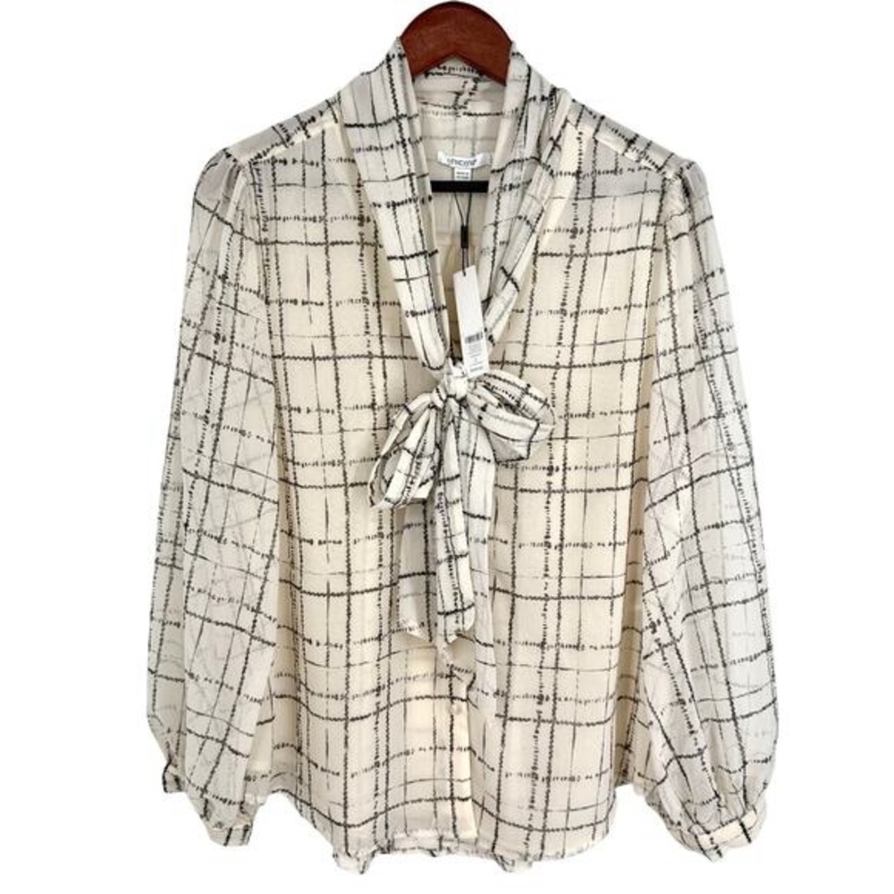 Chicos Sz XL (3) Cream Bow Formal Blouse Shirt Top
Worn Once